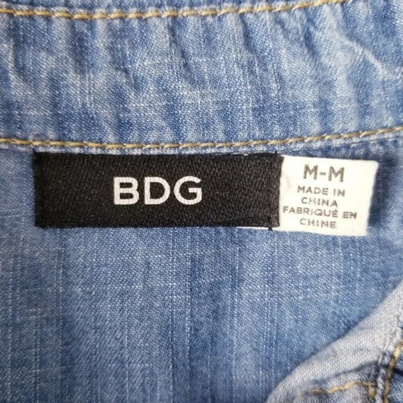 Urban Outfitters Women Medium BDG Blue Denim Studded‎ Button Down Shirt - Picture 8 of 13